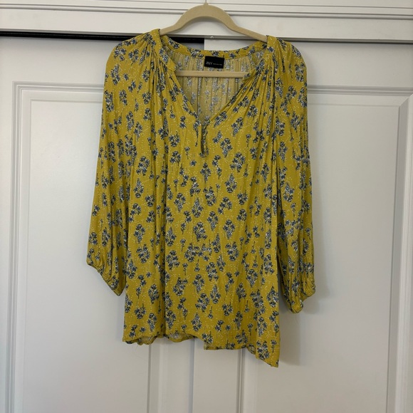 Jones of New York yellow, mustard and blue and white floral blouse! - Picture 4 of 13
